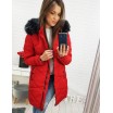 Zimní dámská bunda v červené barvě s kožešinovou kapucí