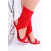 Výrazné červené sandály s vysokým kamínkovým podpatkem