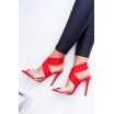 Elegantní červené sandály s širokým pásem kolem kotníku