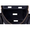 Černý batoh na zip s designovou aplikací