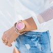 Dřevěné dámské hodinky v růžové barvě s textilním řemínkem