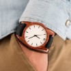 Stylové dřevěné pánské hodinky s černým páskem