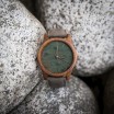 Moderní pánské hodinky dřevěné zelené barvy