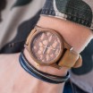 Pánské dřevěné hodinky hnědé barvy s ciferníkem se vzorem