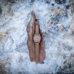 Béžové dřevěné pánské hodinky na ruku