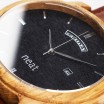 Černo hnědé dřevěné náramkové hodinky pánské