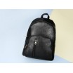 Černý batoh s malou kapsičkou