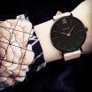 Elegantní dámské hodinky s černým ciferníkem a růžovým řemínkem