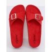 Pohodlné dámské pantofle červené barvy s nastavitelnou přezkou