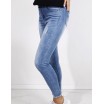 Dámské modré džíny s trendy prešúchaním