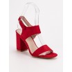 Elegantní dámské červené sandály s přezkou a trendy tlustém podpatku