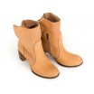 Originální dámské kožené boty v pískové barvě na podpatku