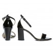 Černé dámské kožené sandály lakované na módním podpatk