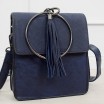 Moderní dámská tmavě modrá kabelka s trendy kovanou úchytkou do ruky