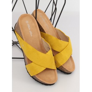 Pohodlné dámské pantofle na platformě žluté barvy