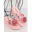Růžové dámské pantofle na platformě ozdobené květem a perlami