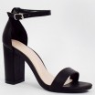 Elegantní dámské černé sandály na módním vysokém podpatku