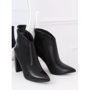 Elegantní dámské černé kotníkové boty na módním vysokém podpatku