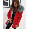 Dámská červená zimní bunda s bohatou a odnímatelnou šedou kožešinou