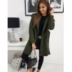 Trendy dámský oversize kabát v zelené barvě a širokým límcem