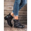 Černé dámské kotníkové boty na zimu s přezkami