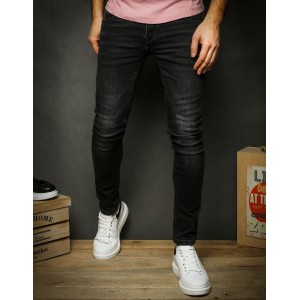 Klasické černé pánské džíny s mírně zúženým střihem