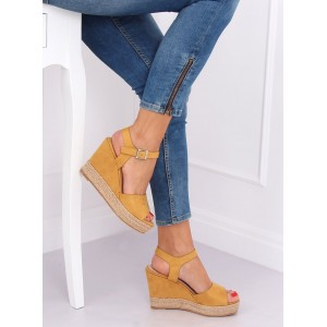 Vysoké dámské semišové sandály ve žluté barvě