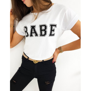 Originální dámské bílé tričko s nápisem BABE