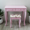 Moderní toaletní stolek pro dámy v růžové barvě