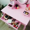 Růžový toaletní stolek na kosmetiku se zrcadlem