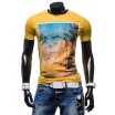 Stylové pánské tričko hořčičné barvy s motivem pláže