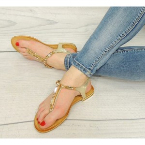 Letní dámské sandály ve zlaté barvě