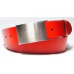 Moderní pánský pásek červené barvy se stříbrnou přezkou
