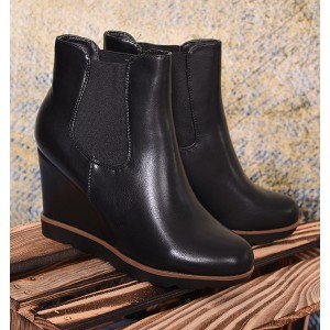 Kotníkové dámské zateplené boty černé barvy