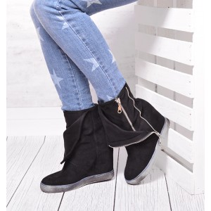 Černé jarní dámské kotníkové boty na zip