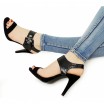 Elegantní dámské sandály na podpatku černé barvy