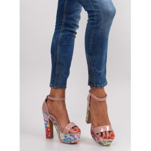 Béžové dámské sandály s květinovým vzorem na podpatku