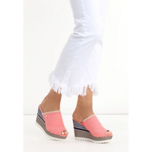 Trendy růžové dámské sandály na platformě
