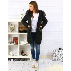 Dlouhá dámská prošívaná bunda na zimu s kapsami na zip a kožešinou