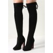 Elegantní dámské černé kozačky nad kolena na vysokém hrubém podpatku a šněrováním pod kolenem