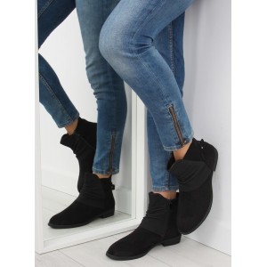 Dámské zimní boty černé barvy s nízkým podpatkem a ozdobou