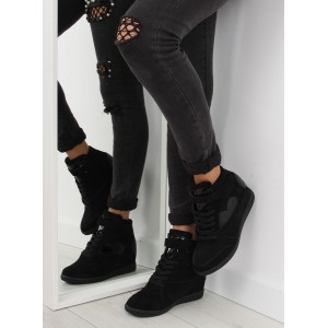 Semišové dámské kotníkové boty černé barvy s plným podpatkem