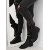 Moderní černá dámská zimní obuv se zapínáním na zip a nízkým podpatkem