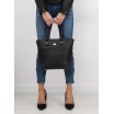 Elegantní dámská kabelka do ruky černé barvy s dírkovaným vzorem