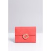 Malá praktická dámská peněženka červené barvy se zlatým zipem