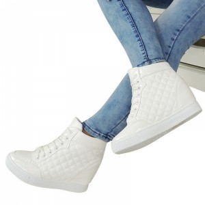 Sportovní dámská kotníková obuv bílé barvy s prošíváním