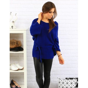 Sytě modrý dámský pletený svetr se širokými rukávy a páskem na volný čas