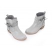Dámské kožené boty na nízkém podpatku v šedé barvě