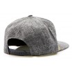 Čepice s kšiltem šedé barvy