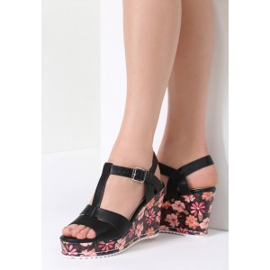 Černé sandály na platformě s květmi